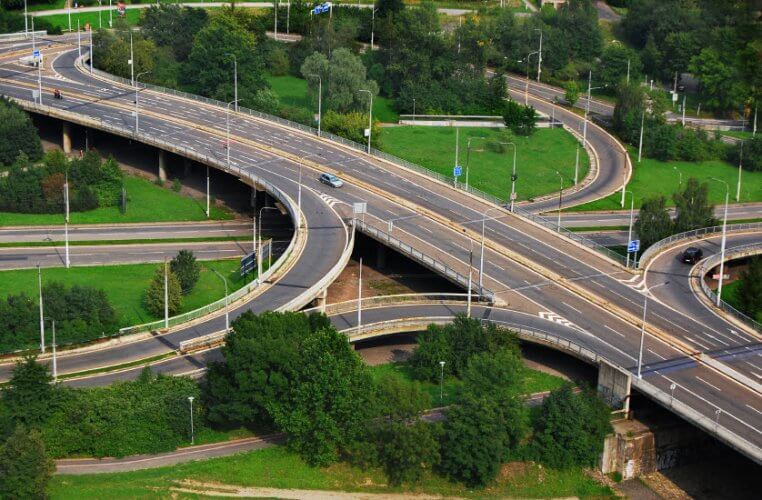 A junction with many roads including a bridge with several exits and traffic to illustrate hydrogen fueling stations