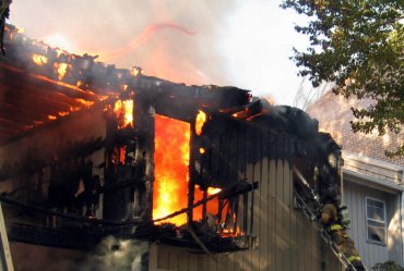 Image of a Apartment Building Burns Down, Leaving Renters in Financial Ruin