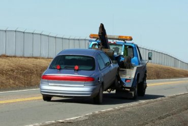 Image of a “Bandit” Tow Truck Scams Spurs Warning from Police Departments