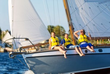 Image of a 4 Tampa Bay Boating Tips that will Keep Your Family Safe and Happy