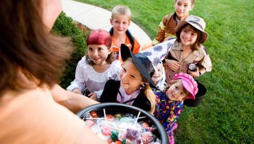 Image of Halloween – Staying Safe While Trick-or-Treating in a Pandemic