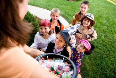 Image of a Halloween – Staying Safe While Trick-or-Treating in a Pandemic