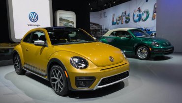 Image of Volkswagen Is Sending Off its Iconic Beetle with Final Edition Coupes and Convertibles