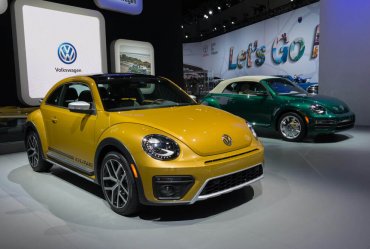 Image of Volkswagen Is Sending Off its Iconic Beetle with Final Edition Coupes and Convertibles