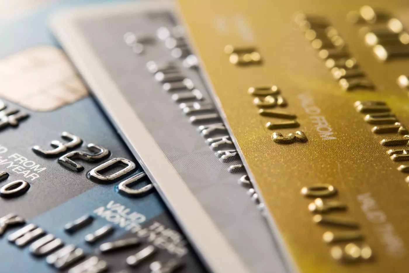 cuáles diferencias hay entre tarjetas de credito vs debito