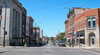 Edificios en Main Street en Mansfield, Ohio - Mansfield, seguro de auto barato en Ohio