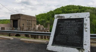 Presa de hormigón de Dover, Ohio - Dover, seguro de auto barato en Ohio.