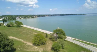 Vista aérea del lago St. Mary, justo al lado de Celina, Ohio - Celina, seguro de auto barato en Ohio.