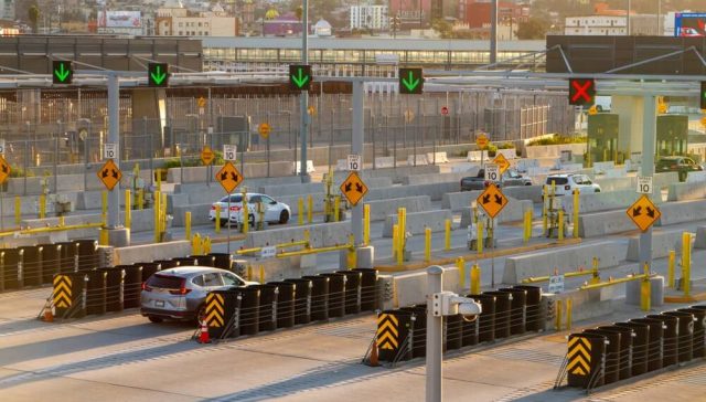 Cruce fronterizo terrestre entre Estados Unidos y México para registrar la salida de Estados Unidos por tierra.