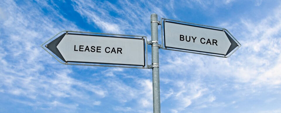 A directions pole that illustrates the differences between leasing a car and buying a car.