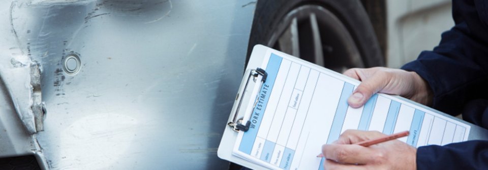 A mechanic making an estimate on the work needed to repair a beat-up car to illustrate how can my insurer ask for the money back if i don't fix car.