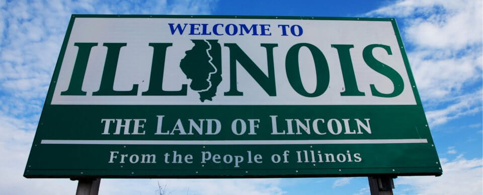 A road sign that reads Welcome to Illinois to illustrate the car insurance requirements for the state of Illinois