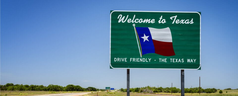 A road sign that reads Welcome to Texas to illustrate the car insurance requirements for the state o Texas.