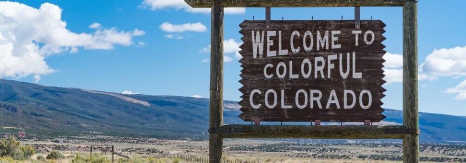 A road sign that reads Welcome to Colorado to illustrate the Colorado car insurance requirements.