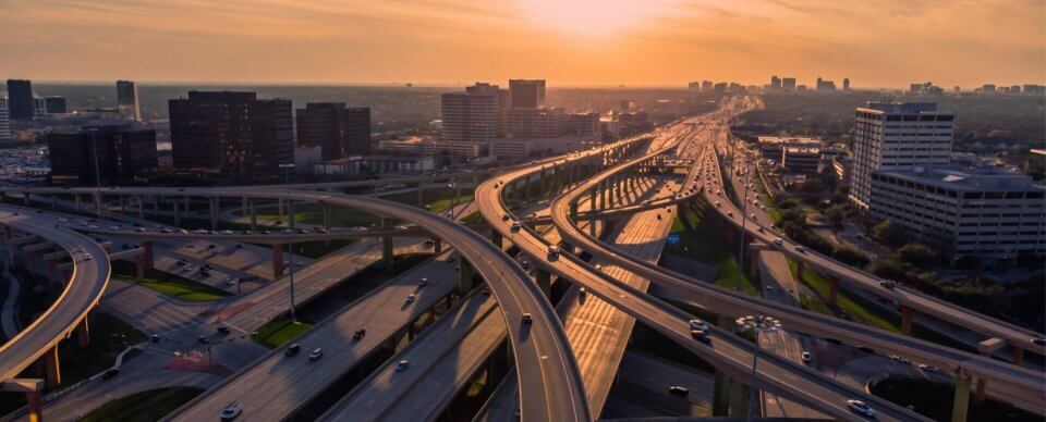 Panoramic view of a Texas city that depicts how Texas bans named driver auto policies in 2020.