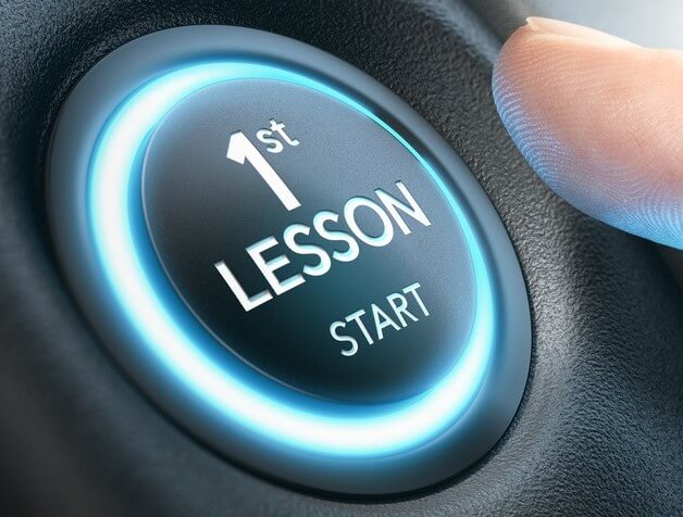 A start/stop button that reads 1st lesson that illustrates the action of driving for the first time