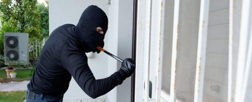 theif trying to break into home with a crowbar