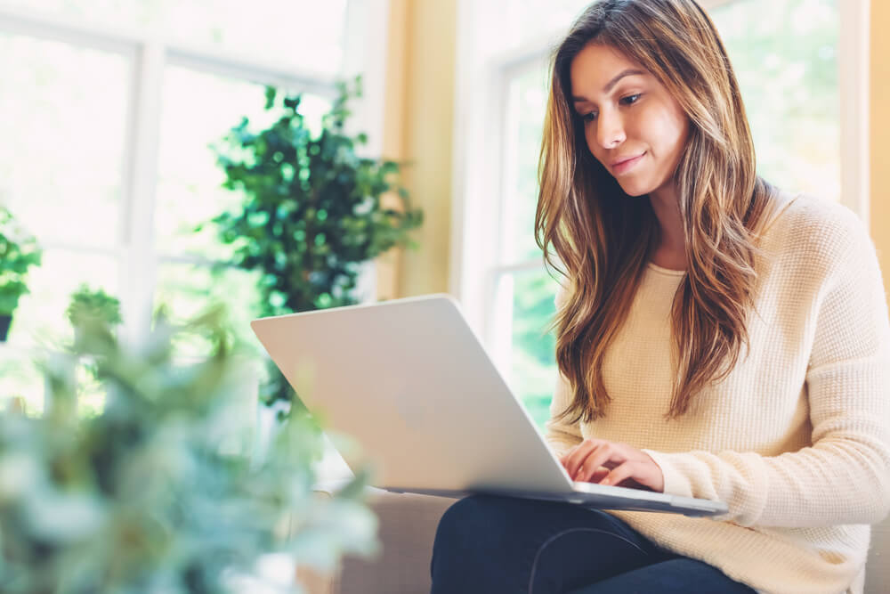 woman looking for the types of car insurance in her laptop