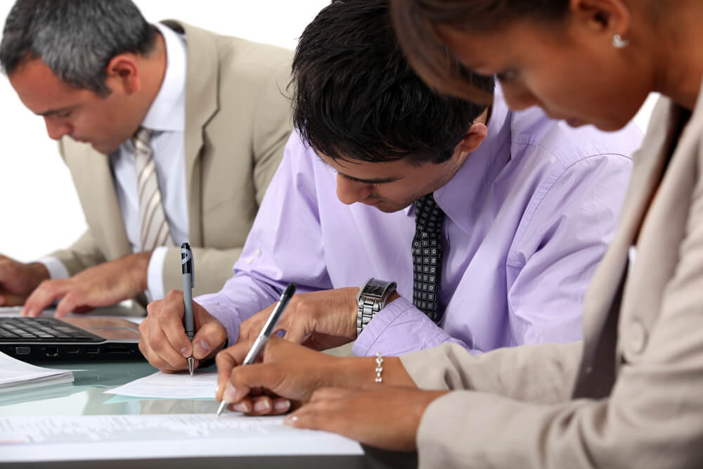 Insurance company helping man fill out his SR22 certificate of insurance