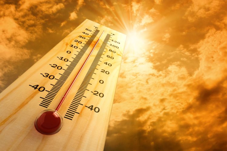 Image of a thermometer in the blazing sun.