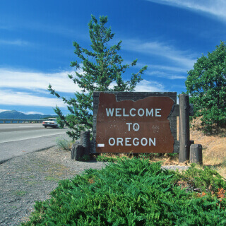 Welcome to Oregon sign in the highway