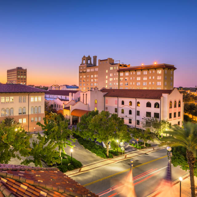 Buildings and parks in the afternoon in Lakeland City Florida