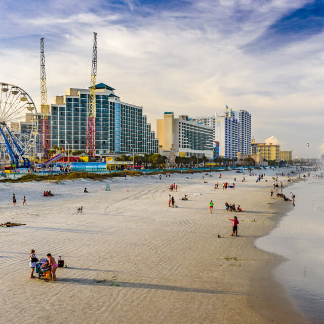 Beach and Ferris wheel at Daytona Beach