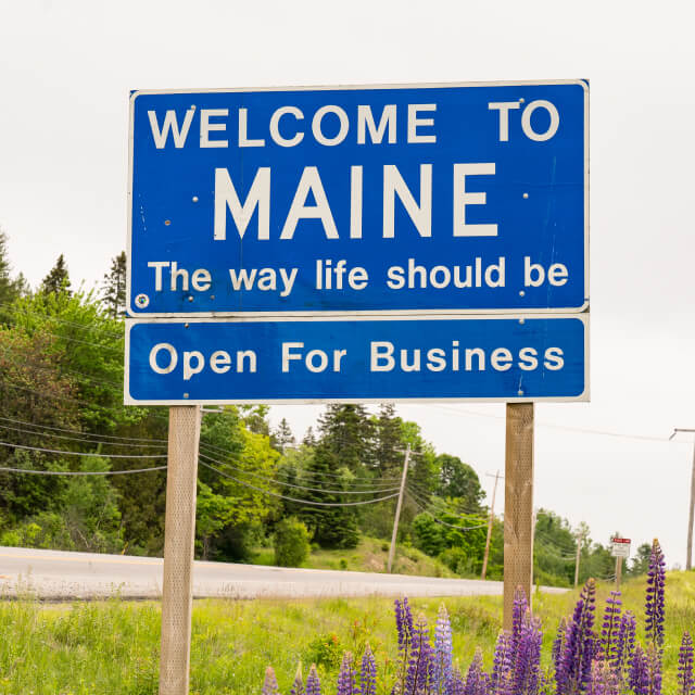 Welcome to Main sign on the state border