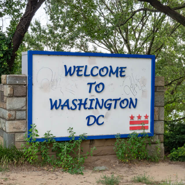 Washington, D.C. welcome sign between Arlington and Georgetown