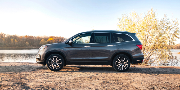 2019 grey Honda Pilot