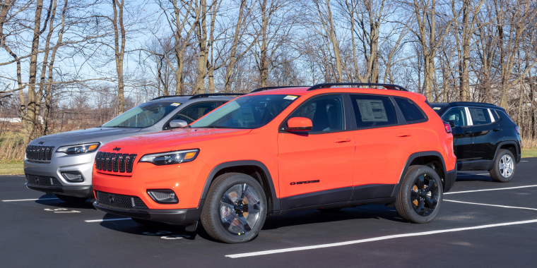 2022 Jeep Cherokee display