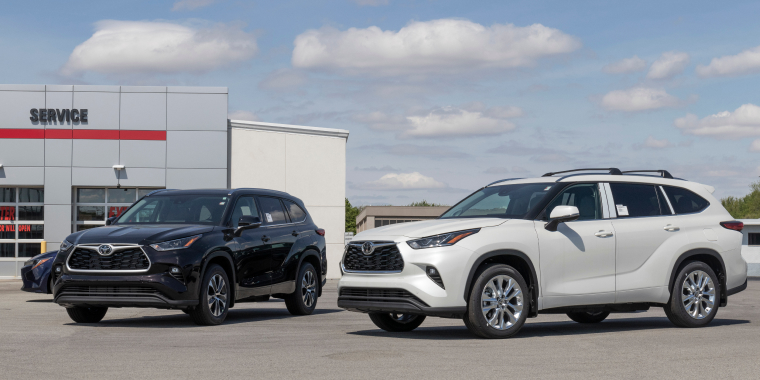 2021 Toyota Highlander display