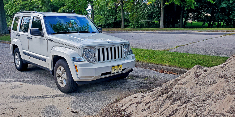 2010 White Jeep Liberty