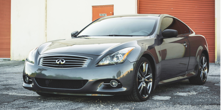 Front view of a Infiniti G37.