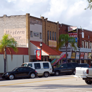 Old stores by the main street in Okeechobee, Florida, USA – cheap car insurance in Okeechobee, Florida