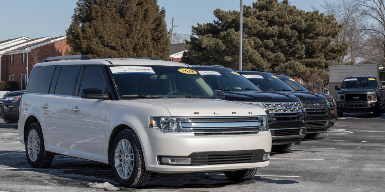 Ford Flex color blanco estacionada – Flex, seguro de auto barato para Ford 