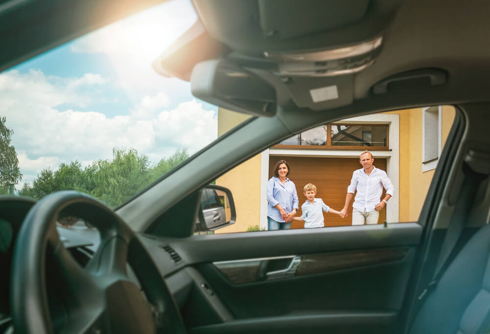 Should You Bundle Home and Auto Insurance? 
